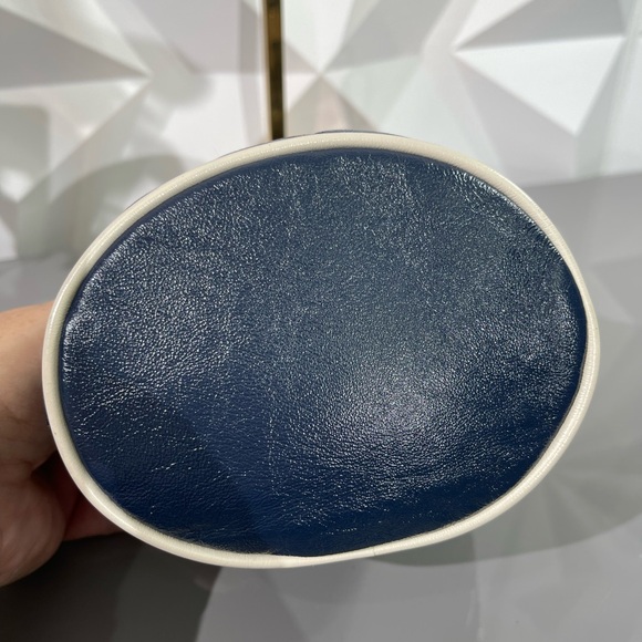 AUTHENTIC EUC Gucci GG Marmont Mini Bucket Crossbody Leather Navy with Chain - Picture 5 of 7